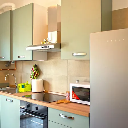 Large Apartment, Free Parking, River View Daire Lecco
