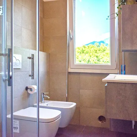 Large Apartment, Free Parking, River View Lecco