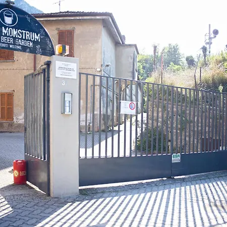 Daire Large Apartment, Free Parking, River View Lecco