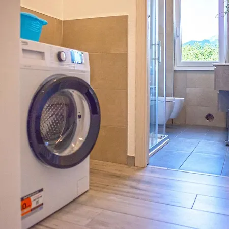 Large Apartment, Free Parking, River View Daire