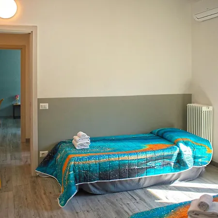 Large Apartment, Free Parking, River View *